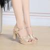 Una generación de sandalias de tacón alto de plataforma impermeable para el cabello para mujer, zapatos Joker de tacón grueso con punta peepee, zapatos de verano para mujer de mediana edad