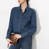 Foto Real de Jaqueta Camisa Jeans Lavado para Mulheres, Caimento Solto, Nova Moda Outono 2025, Peça de Cima Versátil, Peça de Roupa Externa Emagrecedora de Manga Longa