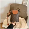 Bolso Cubo de Verano 2026 de Alto Estilo para Mujer, Bolso Cruzado Único y Elegante de un Solo Hombro, Bolso Sencillo de Color Sólido para Teléfono