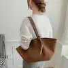 Bolsa Grande Simples Retrô para o Dia a Dia 2026 Outono/Inverno Nova Elegante Grande Capacidade Ombro Único Camurça Pelúcia Bolsa Tote Mãe-Filho