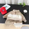 Conjunto de Roupa Estilo Novo para Bebê Menino Primavera 2026, Conjunto de Moletom com Gola Reversível Estiloso para Meninos Primavera e Outono, Atacado
