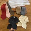 Bufanda pequeña de punto liso con patrón de trenzas, nuevo estilo invierno 2026, cálida y protectora para el cuello, fácil de llevar, hilo tejido cruzado, calentador de cuello para niños