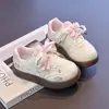 Otoño 2026 Nuevos Zapatos Elegantes para Niños Zapatos de Entrenamiento Alemanes para Niñas Zapatos de Patinaje para Niños Zapatos Casuales de Suela Suave para Niñas Zapatos Deportivos para Niñas