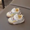 Sapatos de algodão para bebê, sapatos para criança pequena, novo estilo primavera 2026, sola macia, antiderrapante, sapatos casuais versáteis para meninas e meninos.