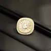 Nuevo Exquisito de Gama Alta Micro-Pavimentado Zirconia Cúbica Redondo Cuadrado Geométrico Pin Pequeño Chapado en Oro Elegante Moda Anti-Reflejo Pin de Solapa Broche