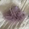 Presilha de Cabelo de Pena de Avestruz Roxa de Baixa Saturação com Volume Adicional para Sessões de Fotos, Presilha Jacaré, Acessório de Cabelo que Melhora a Ambiência