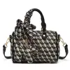 2025 Nuevo Bolso Boston Estampado de Nicho Retro Bolso de Mano para Mujer Bolso de Hombro Cruzado de Gran Capacidad para Viaje