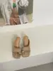 Primer encuentro: Sandalias de cuña con tira en el dedo del pie de metal exquisitas para mujer, para uso exterior en verano, nuevo modelo 2026, de punta cuadrada, sandalias de tacón alto estilo resort