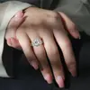 Nuevo Anillo de Plata 925 Chapada con Imitación de Moissanita de 2 Quilates, Venta Caliente de Comercio Electrónico en Vivo Transfronterizo, Anillo de Moda de Lujo para el Día a Día