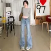 Calça jeans flare feminina estilo retrô americano com estampa de leopardo azul claro lavada, nova coleção verão e outono 2026, modelagem justa, elástica e flare.