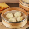 Vaporera de bambú para uso doméstico y comercial, adecuada para cocinar al vapor bollos y dumplings, hecha de bambú con rejilla vaporizadora tejida de bambú, bandeja de bambú con bordes de acero, delicada y transpirable