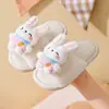 Chinelos de Algodão Fofos para Meninas, Novo Modelo de Inverno, Interno e Externo, Sola Macia Antiderrapante, Pelúcia Quente, Coelho, Chinelos de Encaixe de Algodão para Crianças