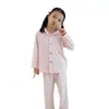 26 Conjunto de pijama cálido de doble cara cepillado para niños, otoño e invierno, unisex, cuadros retro, cuello de muñeca, cárdigan, ropa de estar