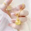 Colar Dourado de Areia do Vietnã para Mulheres Pingente de Hortênsia Bola Estelar Banhado a Cobre Dourado Moda de Nicho Corrente de Gola Versátil Joias
