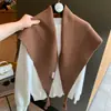 Nueva colección de otoño e invierno: Bufanda triangular de alta gama para mujer, con un diseño relajado y elegante, de corte irregular y que proporciona calidez como capa exterior.