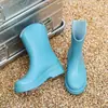 Nuevas botas de lluvia de otoño e invierno de red para mujer de media caña antideslizantes impermeables botas de lluvia zapatos de agua zapatos de goma resistentes al desgaste para hacer ejercicio combinan con todo
