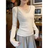 Camiseta blanca de manga larga con cuello en V y ribete de encaje para mujer, otoño e invierno, cepillada y engrosada, adecuada para usar en capas o sola, corte ajustado, top de hombro regular