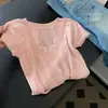 Camiseta de punto rosa con cuello en V, adelgazante, manga corta para mujer, se puede usar como ropa interior o exterior, corta, hombro normal, top pequeño, Primavera/Verano 2026