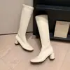 Botas de cano alto para mulheres, de pele de carneiro de duas camadas + ultraelásticas, novo modelo de inverno, bico redondo, salto médio bloco, zíper lateral, botas acima do joelho