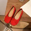 Novos sapatos baixos estilo doce com laço 2026, modernos e perfeitos com vestidos, apresentando uma sola macia e um design de bico raso, também conhecidos como mocassins