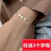 Amazon Transfronterizo Pulsera de 26 Letras con Disco de Acero Inoxidable No se Desvanece Moda Elegante Versátil Regalo de Aniversario