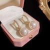 TikTok Popular Mesmo Estilo Requintado Micro-incrustado Feminino Dois Desgastes Pérola Zircônia Orelha Fivela Moda Feminina Brincos Elegantes de Luxo Leve