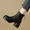 Botas de Cano Curto com Salto Alto e Solado Macio Femininas 2026 Outono/Inverno Novo Estilo Salto Bloco Solado Grosso Botas Martin Versátil Retrô Sapatos de Salto Único Botas Femininas com Veludo