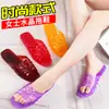 Pantuflas planas de cristal para mujer para madres, sandalias de gel para baño de verano con suela gruesa y tacón de cuña, pantuflas transparentes antideslizantes para exteriores
