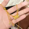 Colar Popular Xiaohongshu com Pingente de Trevo de Quatro Folhas Escovado e Cadeado de Longevidade, Artesanato em Ouro Antigo, Tendência Nacional Retro, Pingente de Cadeado Ruyi em Filigrana