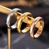 Europa y Estados Unidos estilo caliente simple acero de titanio versión ancha anillo liso brillante anillo anillo de amantes dedo índice acero inoxidable personalizado anillo de marea