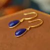Plata de Ley S925 Chapada en Oro Incrustada con Lapislázuli Afgano Natural Gancho Largo Simple Elegante Versátil Pendientes Blancos