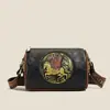 Bolsa Feminina de Ombro Único com Estampa de Pégaso Retrô Nova Moda Primavera 2026 Bolsa Transversal Versátil Bolsa de Couro de Alta Qualidade