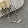 Collar de Cadena de Acero de Titanio de Estilo Frío Simple Tendencia de Moda Versátil Elegante Doble Capa Colgante de Mariposa Sonriente para Mujer