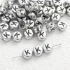 4*7mm Base de Plata Antigua Letra Negra Cuentas de Letra Acrílicas Cuentas Sueltas Accesorios para Joyería DIY Accesorios para Collares Pulseras