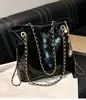 Bolso de Mano de Gamuza Estilo Chanel Transfronterizo Modelo Nuevo 2026 Gran Capacidad Bolso Cubo con Cadena Bolso Bandolera Hobo