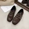 Mocasines retro estilo británico para mujer, nueva colección otoño 2026, con detalles de hebilla, suela plana, zapatos casual versátiles con puntera profunda