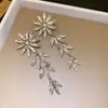 Pendientes de plata de aguja transfronterizos europeos y americanos con diamantes, pendientes de borla de flor redonda, pendientes exagerados y únicos, pendientes de diseño moderno para mujer