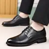 Sandálias Masculinas de Couro Bovino de Primeira Camada, Novos Sapatos de Couro Formais de Negócios Estilo Verão, Sapatos Masculinos Estilo Coreano de Couro Genuíno Bico Fino Estilo Britânico Respiráveis Tendência
