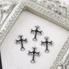 Venta Caliente Cruzada Decoraciones Retro para Uñas Cruzadas Metal Gótico Oscuro Estilo Portátil Accesorios para Taladro de Uñas Venta al por Mayor