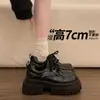 Sapatos pequenos de couro com cadarço e sola grossa para aumentar a altura, estilo JK para mulheres, novo estilo de outono 2026, versáteis com saias, mocassins estilo britânico