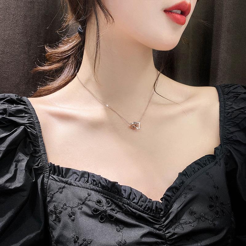 D字母项链女小众设计感潮简约网红气质轻奢颈链吊坠锁骨链不褪色