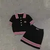 Estilo Xiao Xiang Cárdigan de Punto Dulce de Manga Corta en Color de Contraste Falda plisada con Letras Una Falda Corta Traje de Dos Piezas Universitario