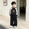 Conjunto de moletom casual infantil para primavera e outono para crianças, novo conjunto de duas peças da moda e legal de 2026 para meninos e meninas