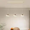 Lámpara Colgante para Restaurante en Color Crema con Estilo Vintage, Nuevo Modelo 2026, Diseño Floral Creativo, Lámpara Lineal de Tres Cabezas para Mesa de Comedor, Protección Ocular