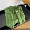 Cárdigan de punto largo con bordado floral retro verde, una nueva colección de otoño para mujer, un top único y versátil que crea un efecto adelgazante