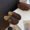 Novas tamancas retro fechadas estilo Birkenstock para outono e inverno, moda slip-on da moda ao ar livre 2026