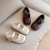 Zapatos de Princesa de Encaje con Lazo y Perlas para Niñas 2026 Otoño Nuevo Estilo Coreano Zapatos de Cuero Negro de Suela Suave para Niños