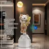 Fabricante Alemão 2026 Novo Modelo Urso Violento Enfeites para Sala de Estar ao Lado do Gabinete da TV do Sofá Grande de Chão Decoração Macia Luz