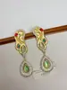 Pendientes de metal de estilo europeo y americano exagerado con incrustaciones de diamantes, tachuelas únicas de borla de gota de agua de alta resistencia, nuevos accesorios 2026 para mujer