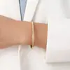 Elegante Pulsera de Esmalte Dorado y Azul Diseño Elegante y Minimalista para Mujer Perfecta para Uso Casual y Formal Ideal para Ocasiones Especiales Accesorio Duradero y de Moda para el Uso Diario